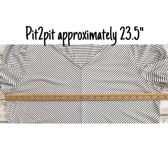 Chico's Women’s Striped V-Neck Tunic Top (Size XXL) - Picture 6 of 7